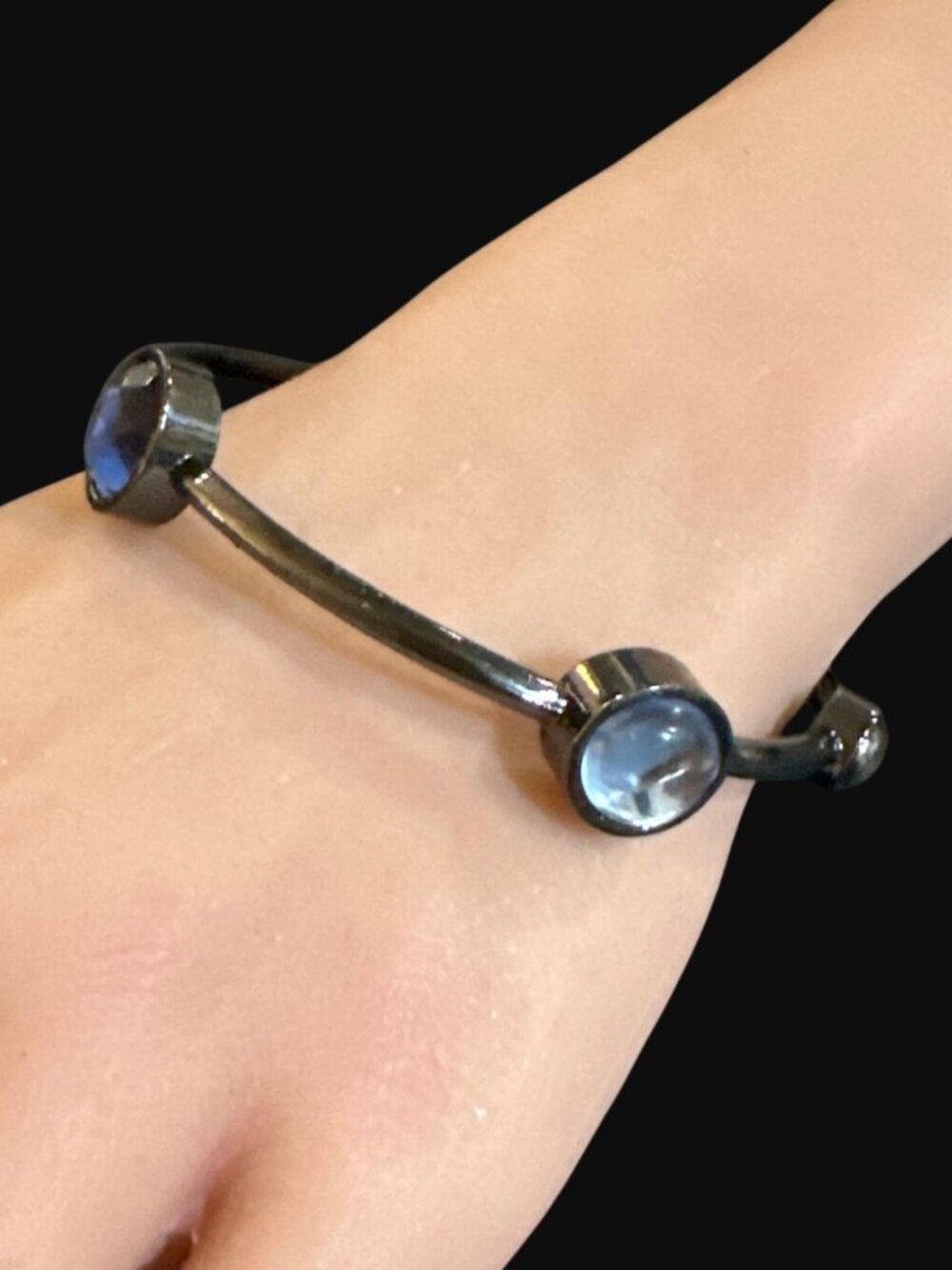 Chicos Bangle Bracelet Black Gray Blue Details Womens Signed Costume Jewelry